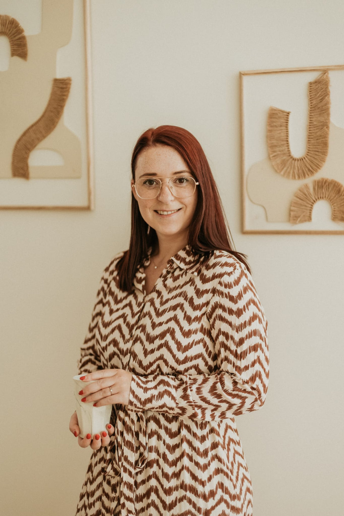 Moeder werkt vanuit huis als appointment setter en plant online afspraken zonder verkoopdruk